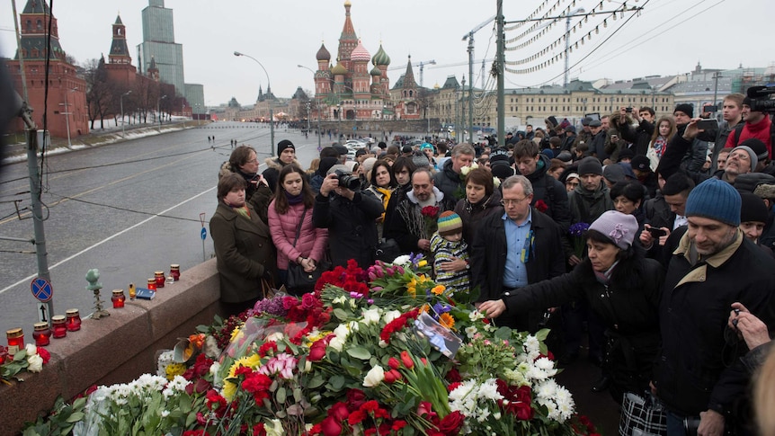 People gather at scene of Boris Nemtsov shooting