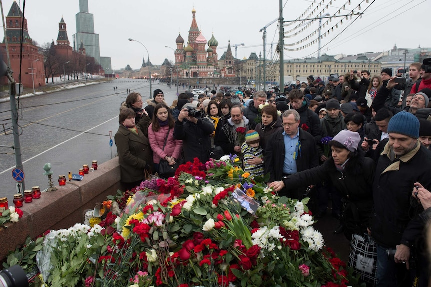 People gather at scene of Boris Nemtsov shooting