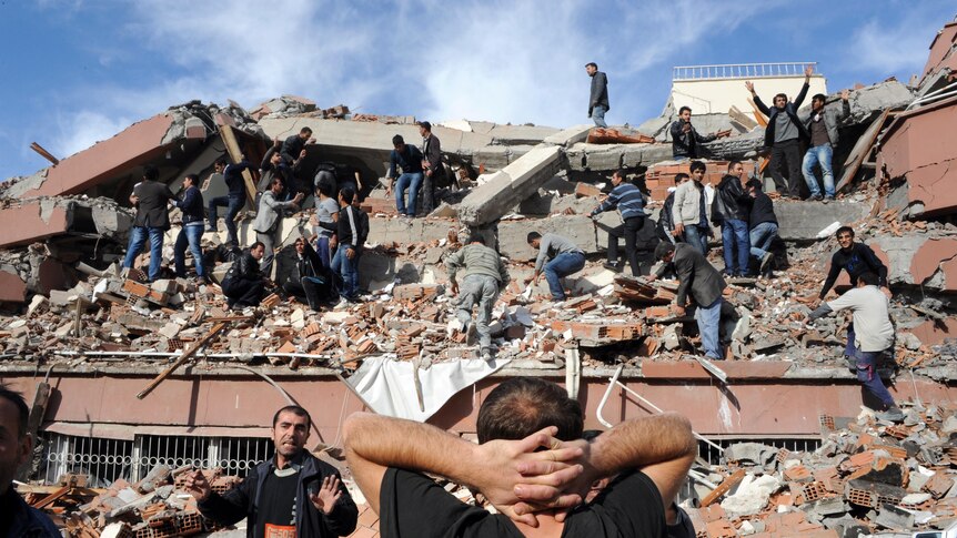 Building collapses in Turkey quake