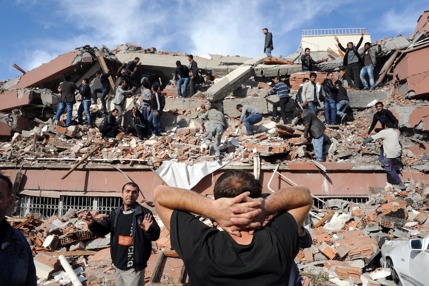 A building collapses in Turkey quake