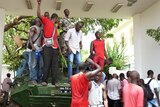 Protesters occupy Mali palace