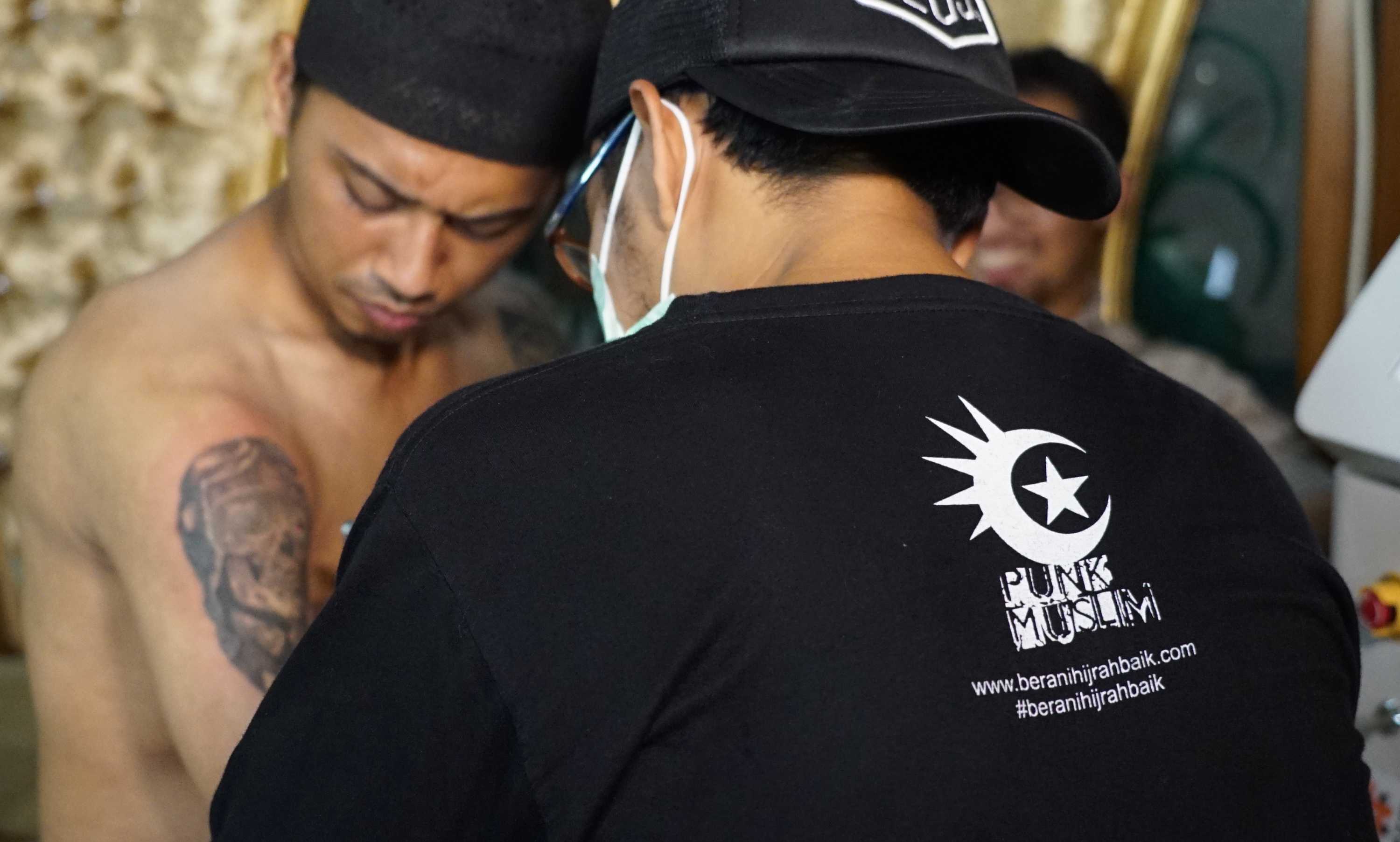 Punk Muslims erase tattoos (and sin) in conservative Indonesia ABC News