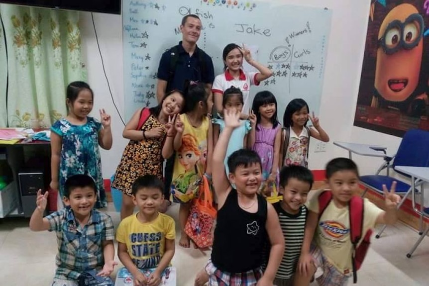 Jake Sharp adalah satu dari banyak guru bahasa Inggris yang memenuhi syarat di Vietnam