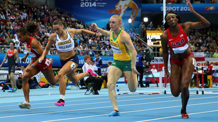 American Nia Ali (R) beats Australia's Sally Pearson in the World Indoor 60m hurdles final.