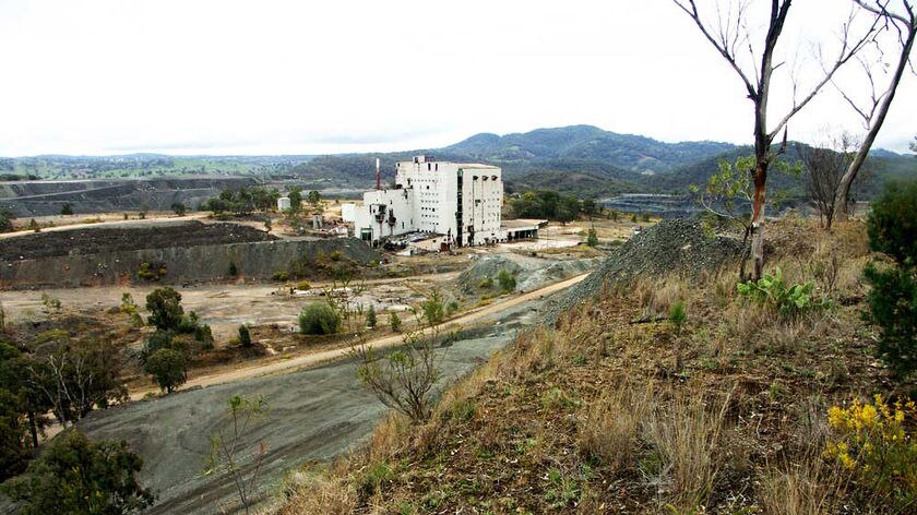 A public road runs beside the abandoned asbestos mine