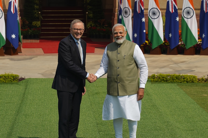 Anthony Albanese (left) and Narendra Modi shake hands for camera.