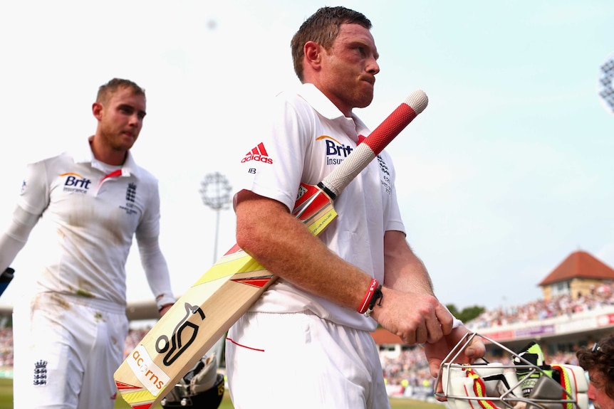 Bell, Broad walk off after vital partnership