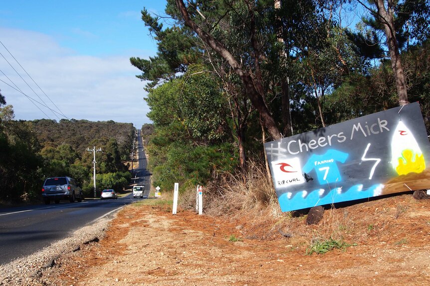 A sign saying #Cheers Mick on the road to the Bells Beach