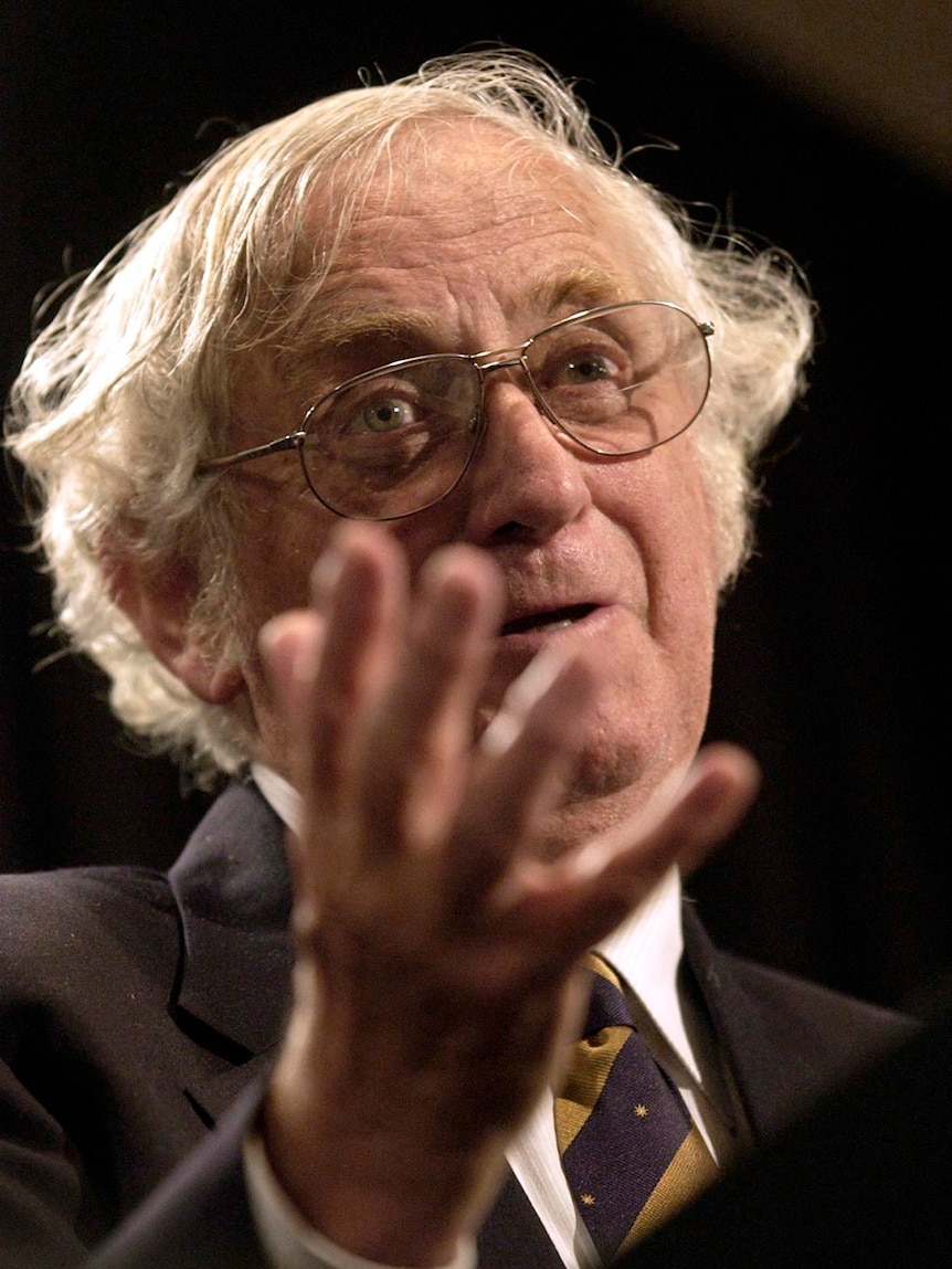Geoffrey Blainey makes a hand gesture while delivering a speech