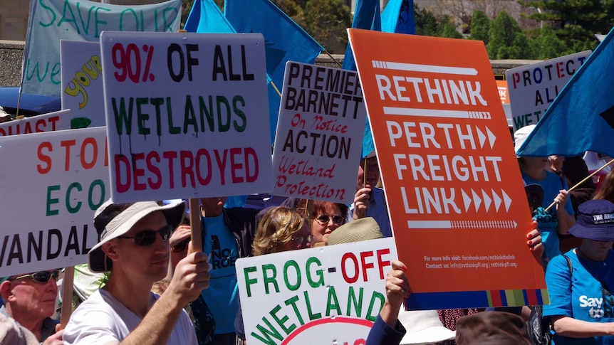 Protesters holding anti-Roe 8 placards.