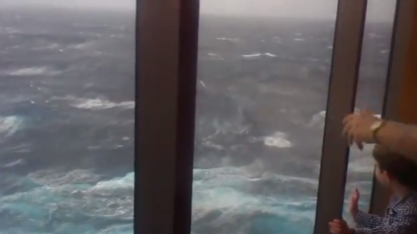 Cruise ship stuck outside Sydney Harbour