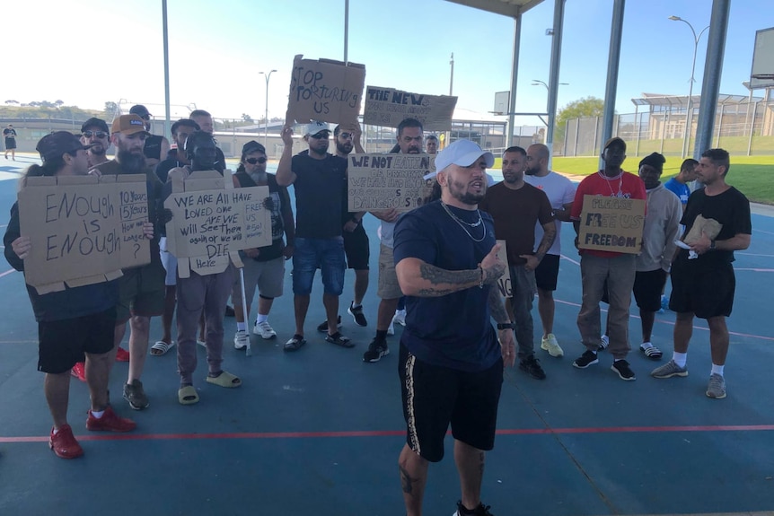 Protesters in detention rallying about their arbitrary detention