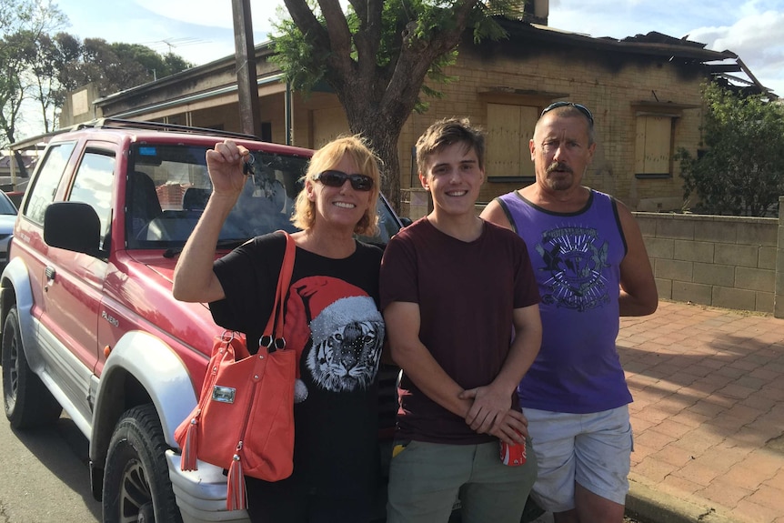 Fraser Hocking donates car to Steve Wendland and Deb after Pinery fires