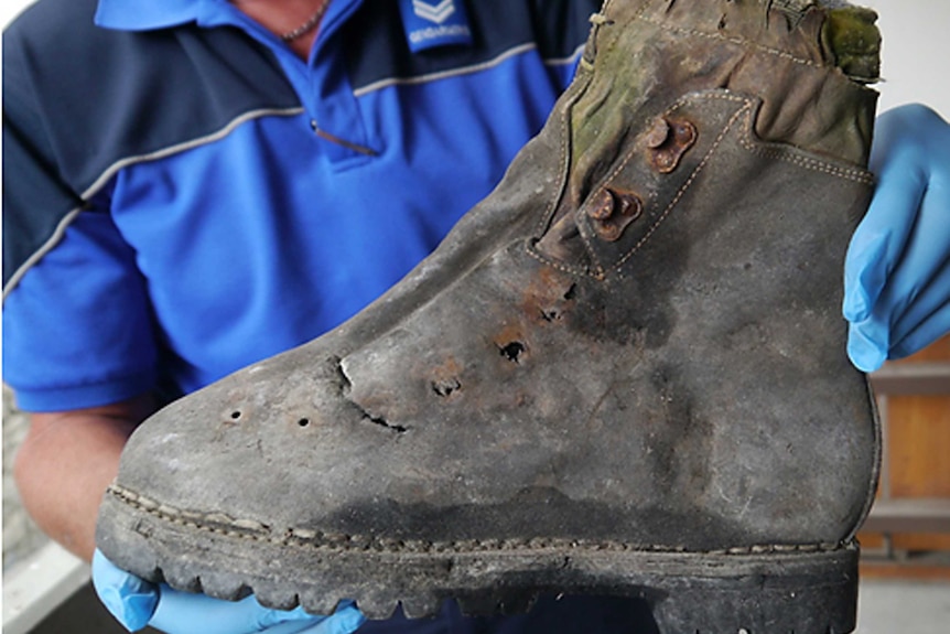 Shoe found next to remains of two Japanese climbers