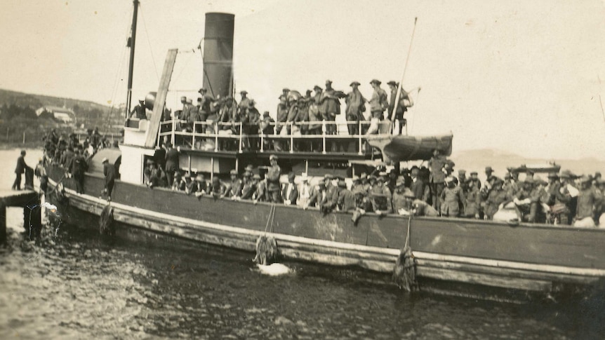 First troops departing Albany on boat Nov 1, 1914