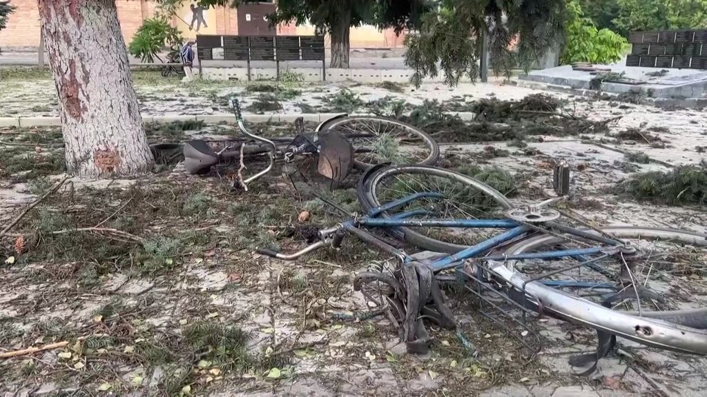 Destroyed bicylcle on the ground