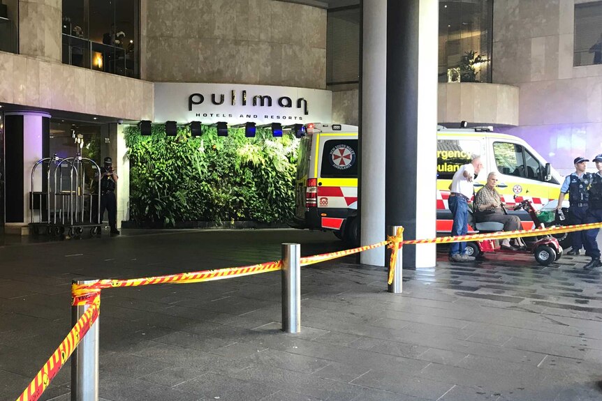 在悉尼铂尔曼酒店发生煤气泄漏之后，紧急救援服务赶到了现场。