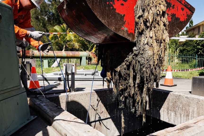 A fatberg is removed from Sydney's sewer system by heavy machinery.