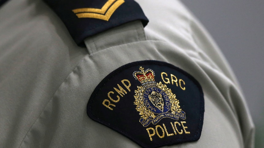 A Royal Canadian Mounted Police crest on a member's uniform.