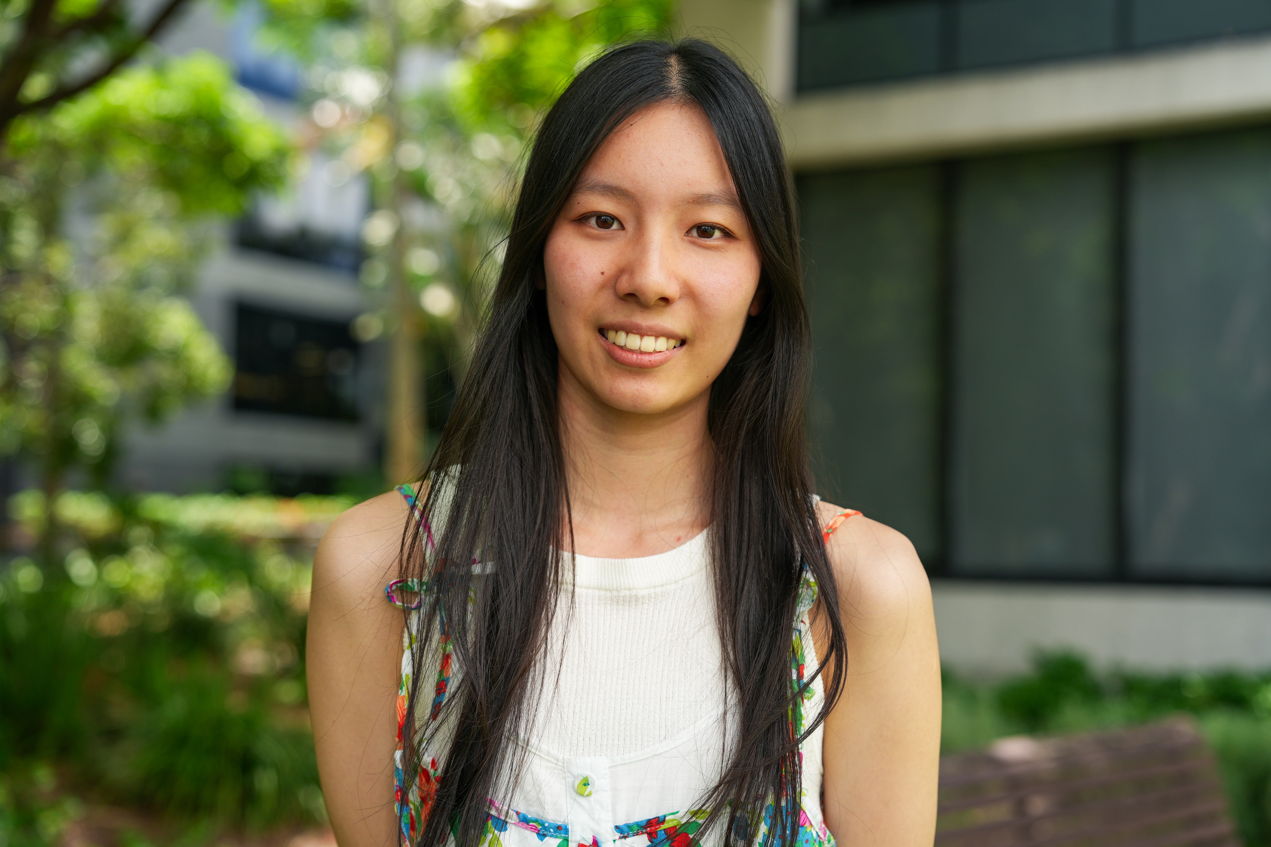 un grupo de personas con certificados