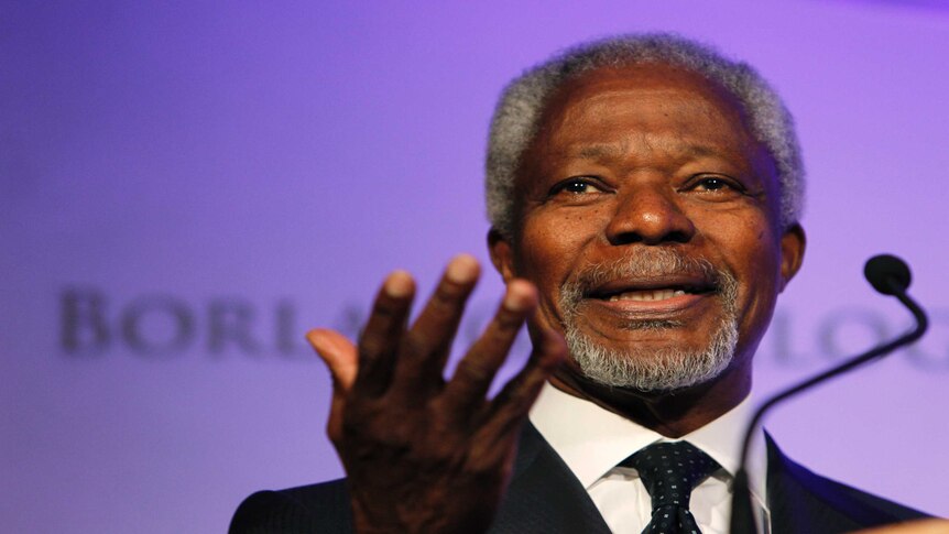 Close-up of Kofi Annan at microphone