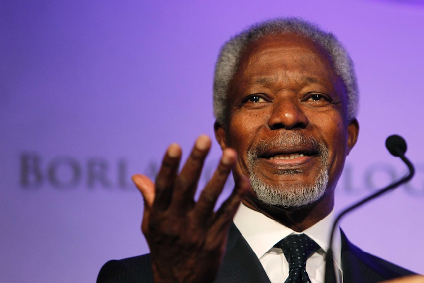 Close-up of Kofi Annan at microphone