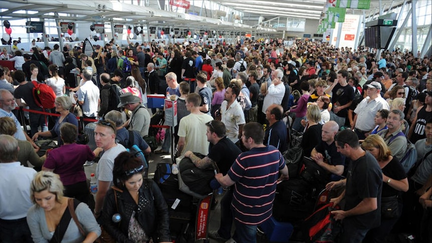 Thousands wait at Sydney airport