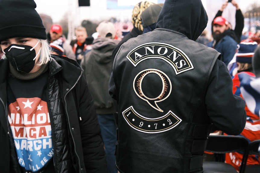 Crowds arrive for the "Stop the Steal" rally on January 06