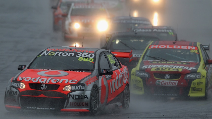 Lowndes navigates soaking Sandown