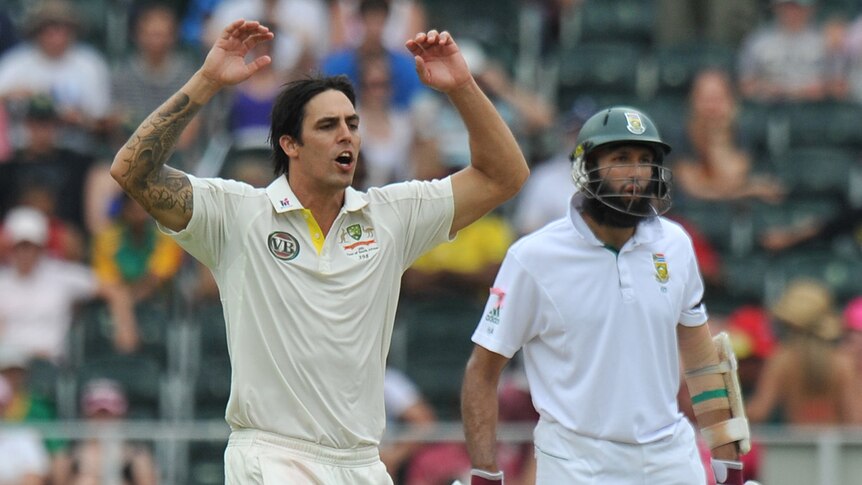 Mitchell Johnson reacts as a chance goes begging in Test v RSA
