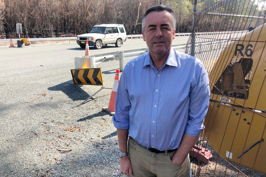 darren chester standing next to the princes highway