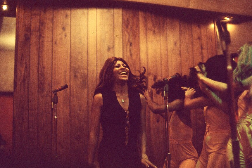 Tina Turner and the Ikettes performing in a radio station in 1973