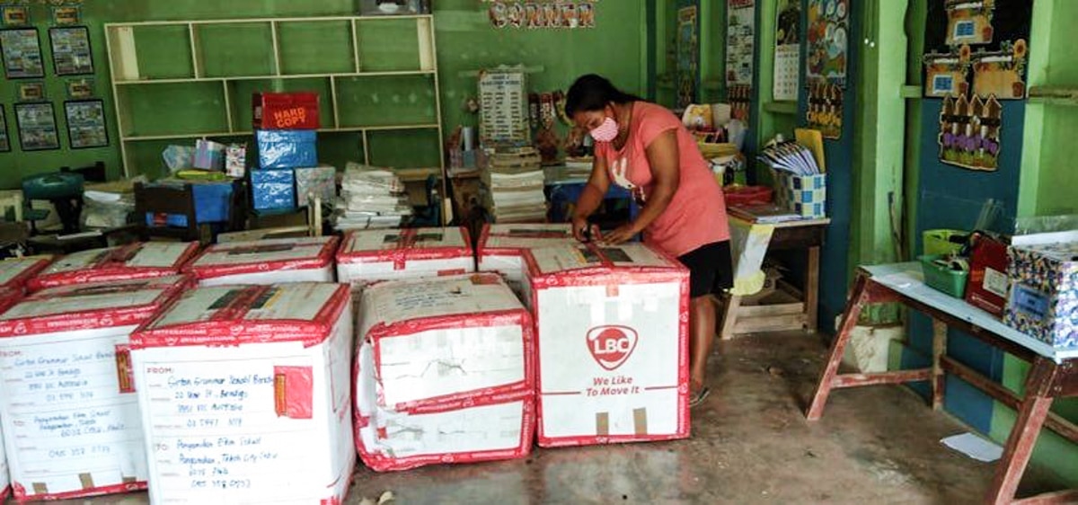 Bendigo Grammar school's former uniforms find new homes in Philippine