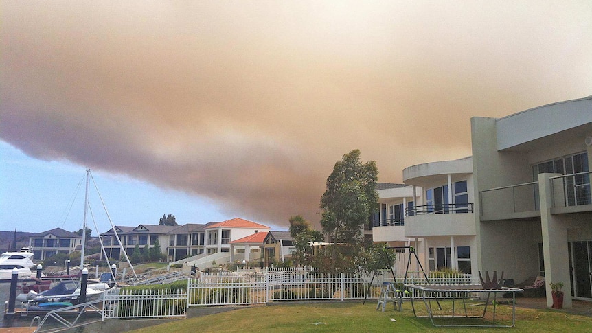 View across Port Lincoln as the bushfire nears