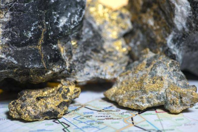 A map of a gold mine with gold rocks.  
