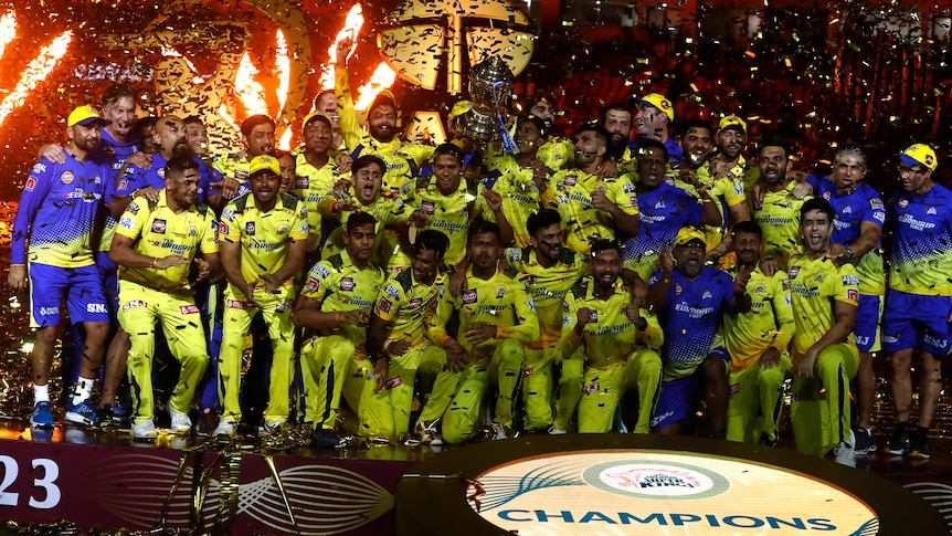 Les Super Kings de Chennai remportent le titre IPL, battant les Titans du Gujarat par cinq guichets lors d’une finale sous la pluie