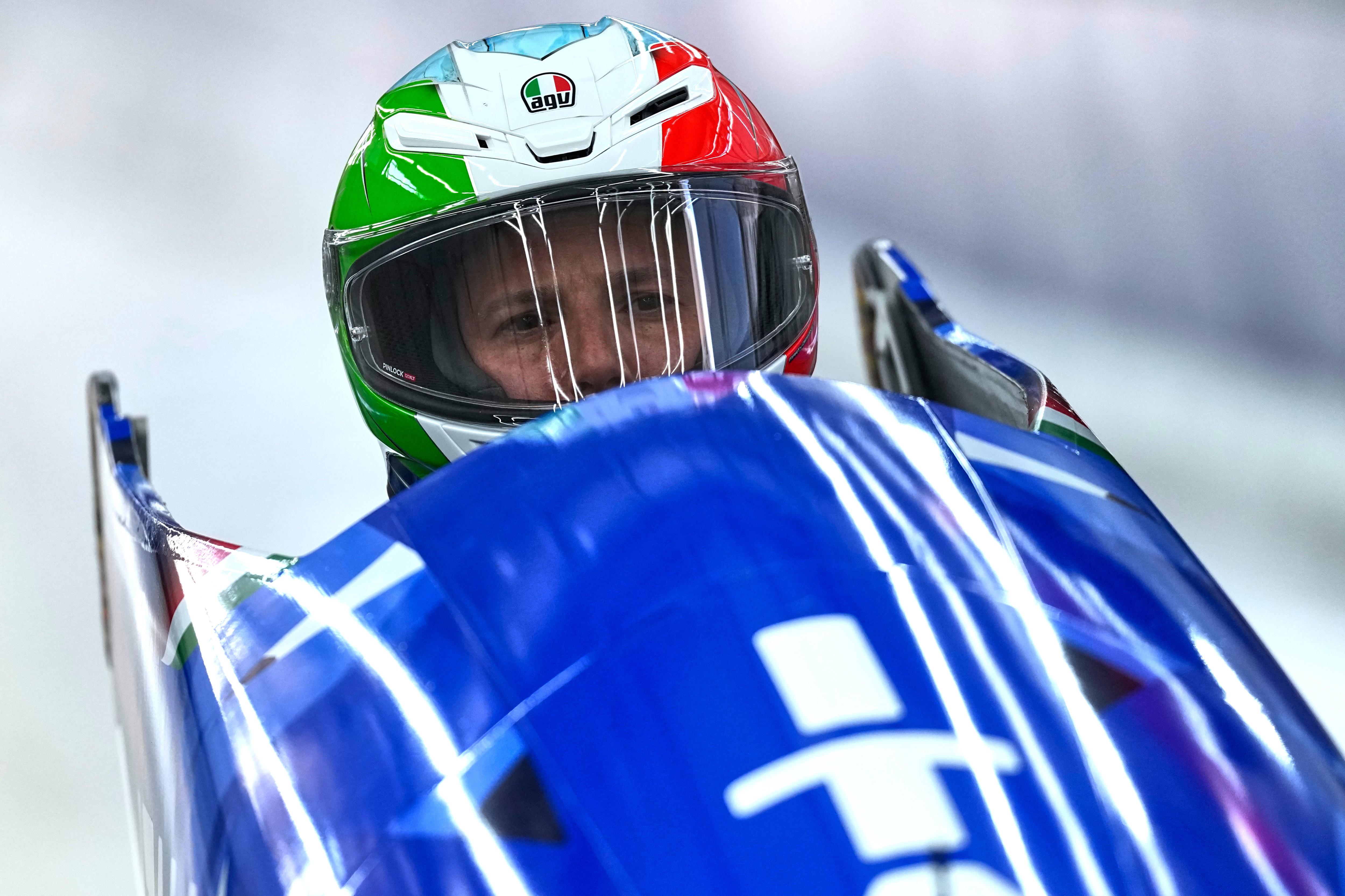     Simona de Silvestro compite en monobob en los Juegos Olímpicos de Invierno.