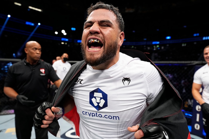 Tai Tuivasa fête sa victoire contre Augusto Sakai 