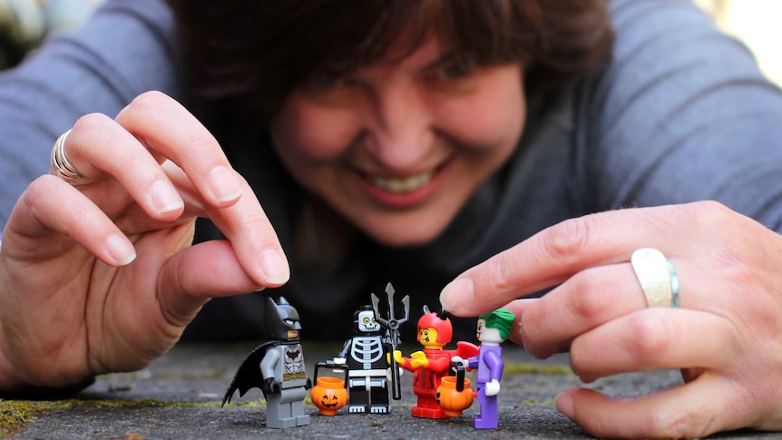 Alison Boomsma with Lego figurines