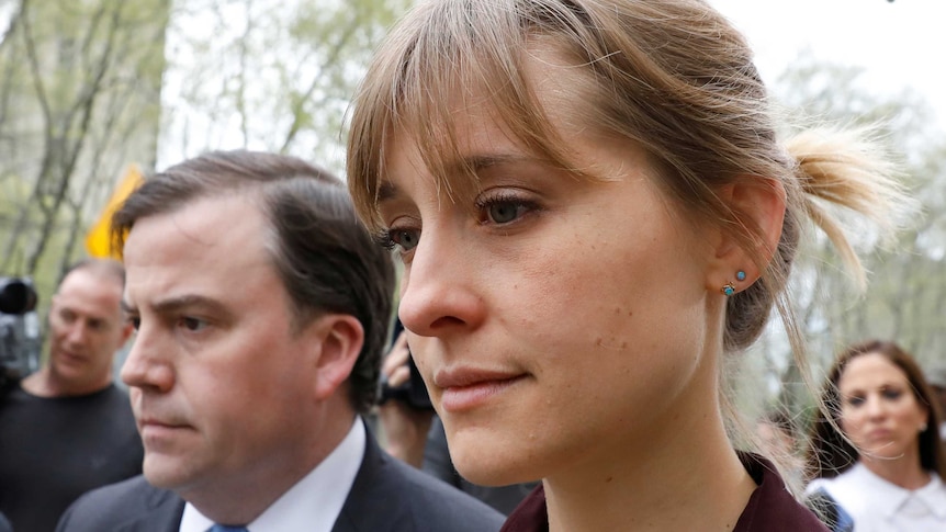 Smallville Actress Allison Mack Appears In Court Alongside Nxivm Leader Keith Raniere Abc News