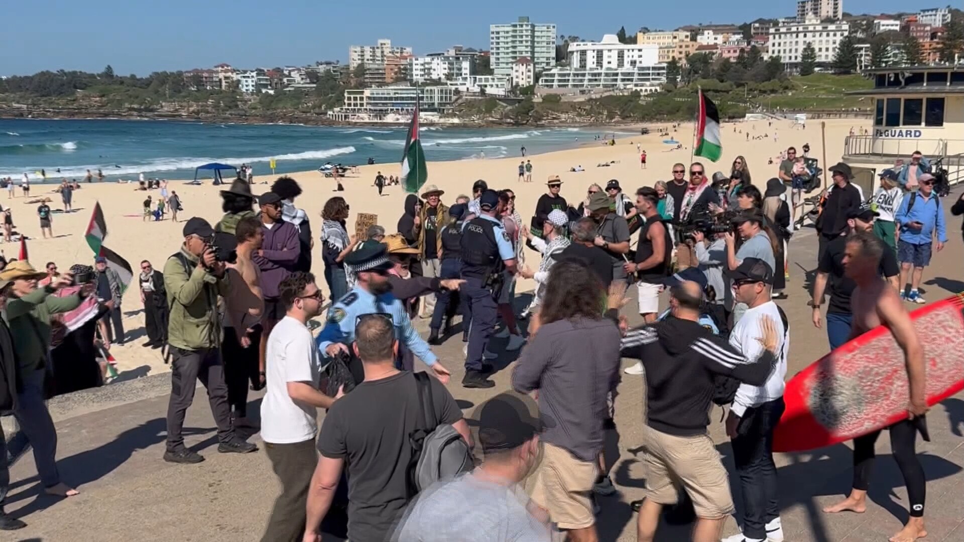 Police intervening in Bondi protest clash