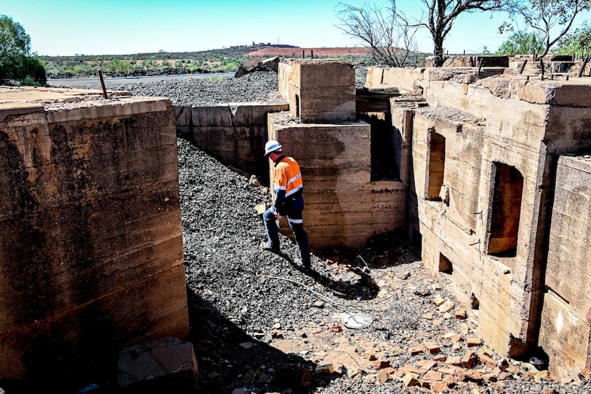 Neil Valk in the tunnels of the Great Cobar mine.