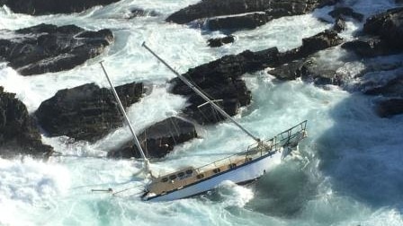 Yacht found washed up on rocks in eastern Victoria
