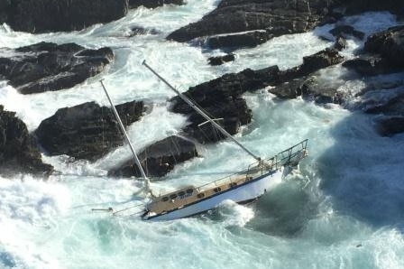 Yacht found washed up on rocks in eastern Victoria