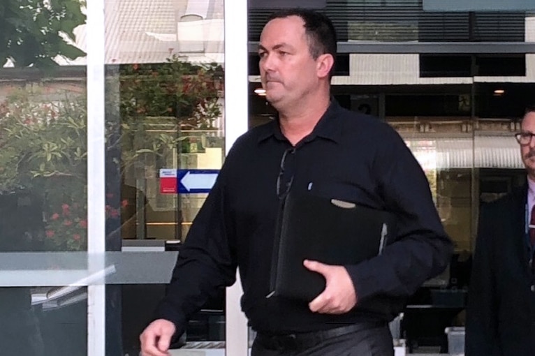 A mid shot of Senior Constable Grantley James Keenan walking out of Fremantle Magistrates Court wearing a black shirt.
