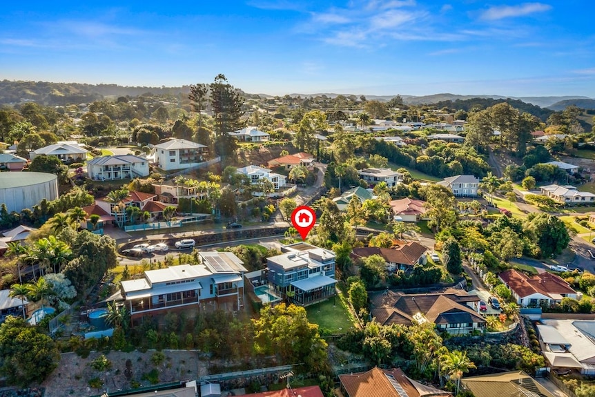 Real estate photo showing the surrounding large homes in the Nambour Heights suburb