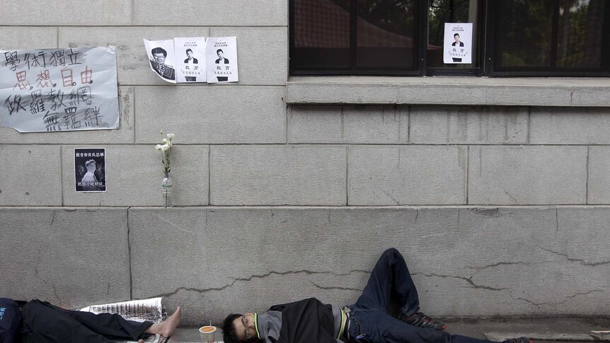 Activists sleep outside Taiwan's ministry of education