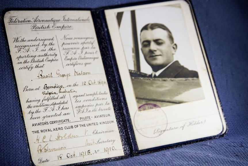 A 1915 pilot's licence, with the pilot's details on one side of a small booklet, and photograph on the other.