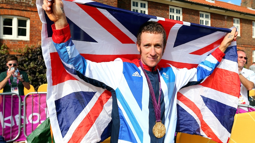 Bradley Wiggins wins men's time trial