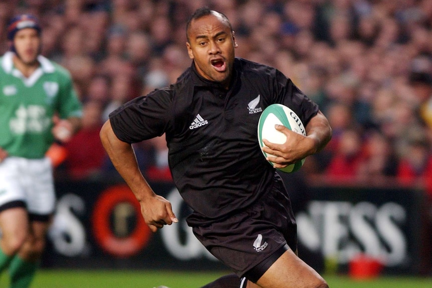 Jonah Lomu in action